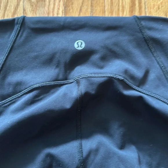 Lululemon 6 Train Times Crop (17") Black great pre owned condition, mesh detail - Picture 6 of 13